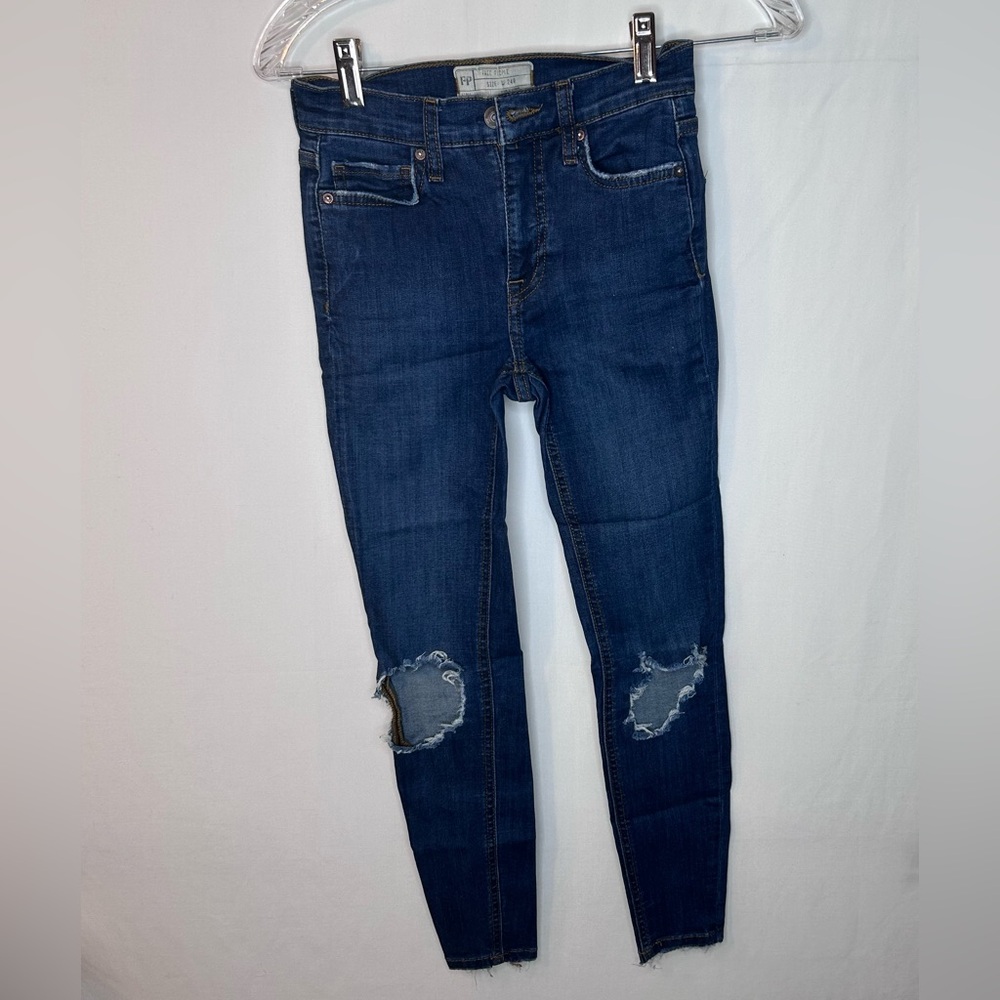 Free people Women’s Busted Knee Skinny Jeans.blue size 24R
